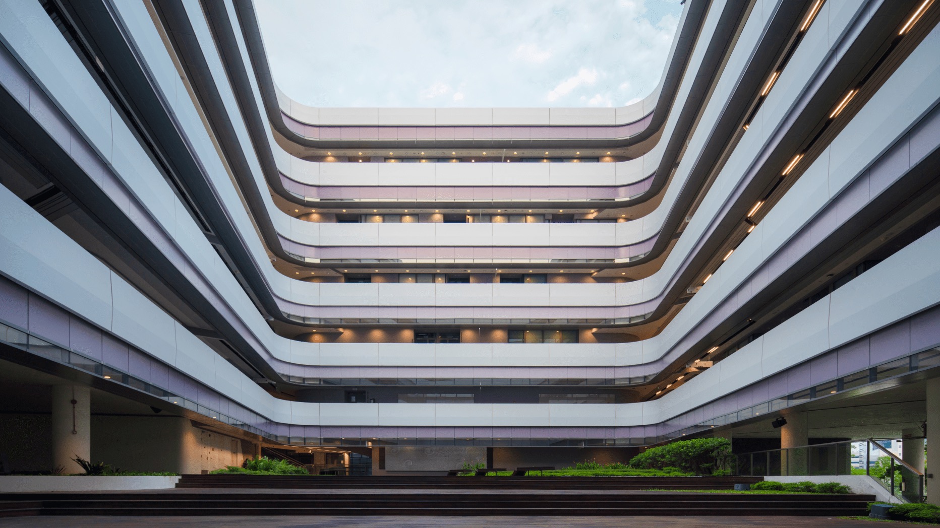 现代大学校园建筑与绿色庭院